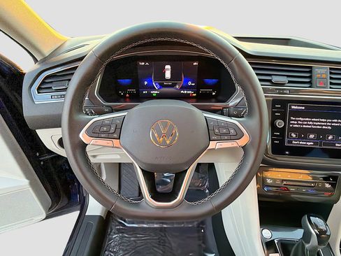 Used 2022 Volkswagen Tiguan SE image 38