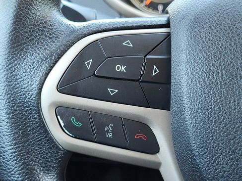 Used 2017 Jeep Cherokee Sport AWD/4WD image 16