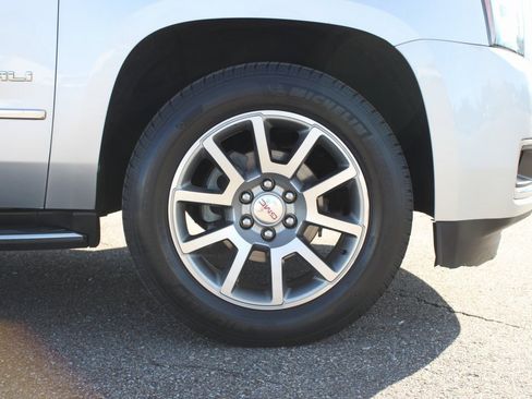 Used 2019 GMC Yukon XL Denali image 4
