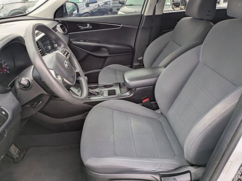 Used 2019 Kia Sorento L image 10
