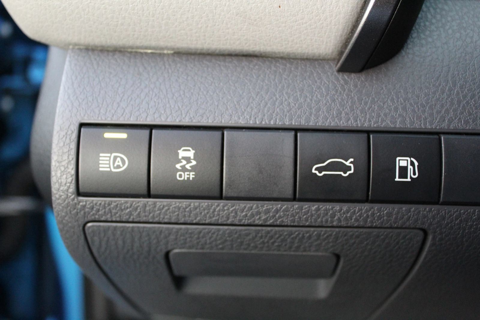 Used 2018 Toyota Camry XSE w/ Accessory Appearance Package FWD image 28