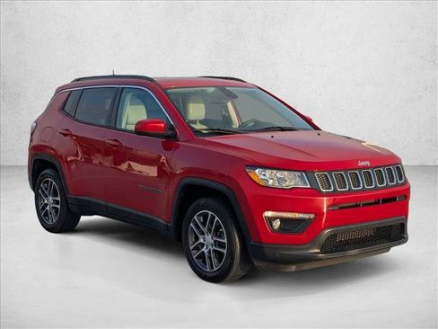 Used 2019 Jeep Compass Latitude FWD image 3