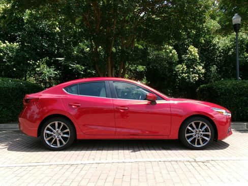 Used 2018 MAZDA MAZDA3 Grand Touring w/ Premium Equipment Package FWD image 8