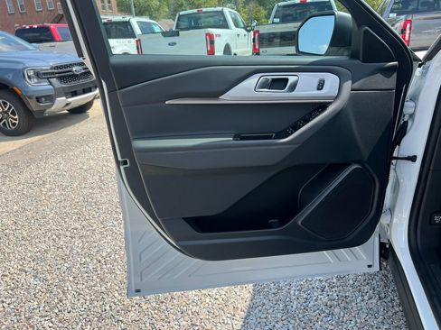 New 2025 Ford Explorer Active w/ Active Comfort Package image 11