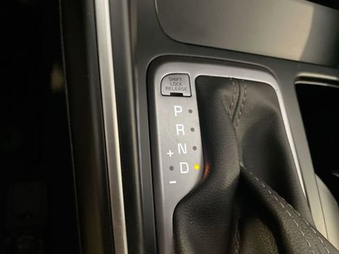 Used 2025 Kia Sorento LX image 26