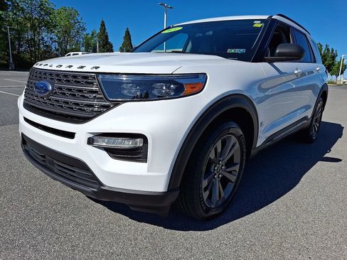 Used 2021 Ford Explorer XLT w/ Equipment Group 202A AWD/4WD image 4
