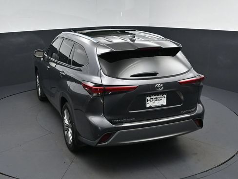 Used 2023 Toyota Highlander Platinum FWD image 34