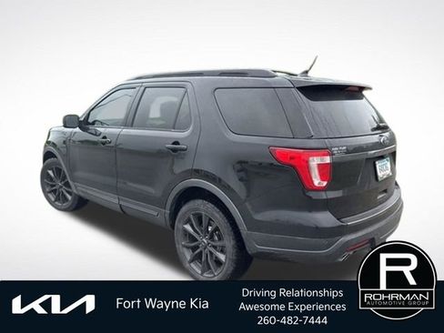 Used 2018 Ford Explorer XLT w/ Equipment Group 202A AWD/4WD image 3