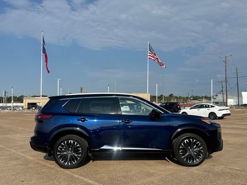 Used 2024 Nissan Rogue Platinum FWD image 27