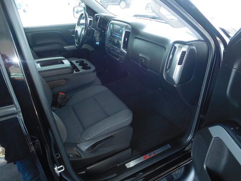 Used 2018 Chevrolet Silverado 1500 LT w/ Midnight Edition AWD/4WD image 17