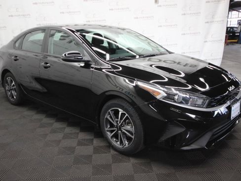 Used 2023 Kia Forte LXS w/ LXS Technology Package image 8