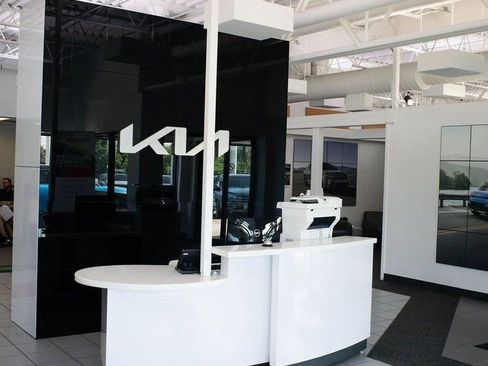 Used 2021 Chevrolet Silverado 1500 LT Trail Boss w/ Convenience Package II image 15