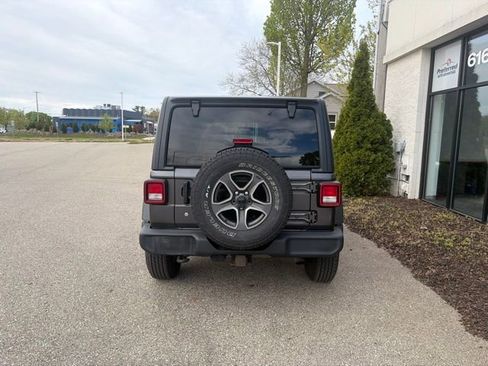Used 2018 Jeep Wrangler Unlimited Sport S AWD/4WD image 5