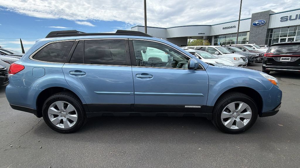 Used 2012 Subaru Outback 2.5i Premium AWD/4WD image 3