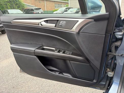 Used 2018 Ford Fusion SE w/ Fusion SE Technology Package FWD image 22