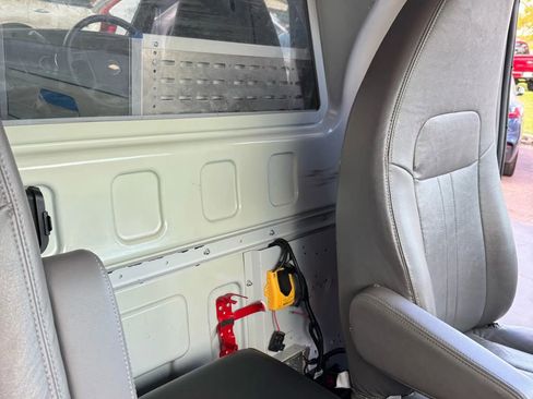 Used 2014 Chevrolet Express 2500 image 24