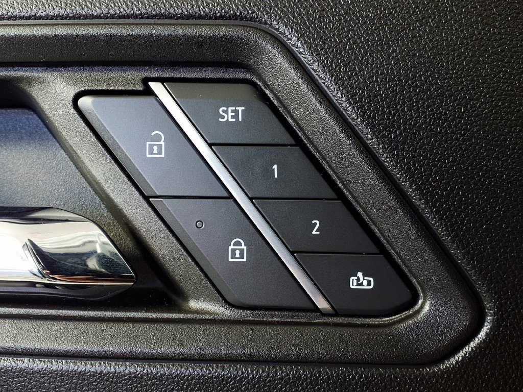 Used 2023 GMC Canyon AT4X AWD/4WD image 16