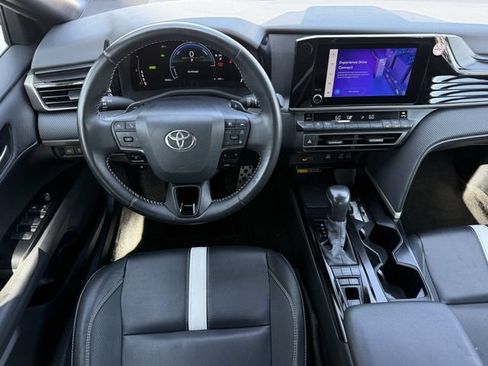 Used 2025 Toyota Camry SE FWD image 10