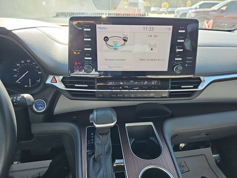 Used 2022 Toyota Sienna XLE image 25