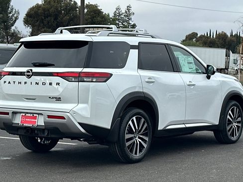 New 2025 Nissan Pathfinder Platinum image 4