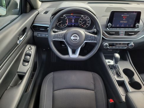 Used 2025 Nissan Altima 2.5 SV FWD image 20