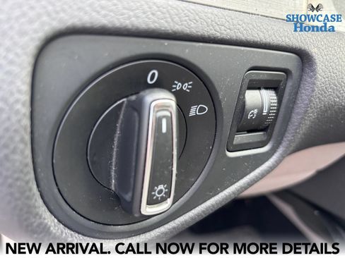 Used 2016 Volkswagen Golf 2-Door FWD image 11