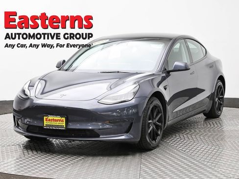 Used 2023 Tesla Model 3 Standard Range image 1