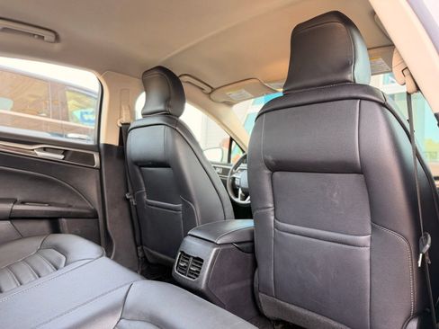 Used 2018 Ford Fusion SE w/ Equipment Group 602A FWD image 20
