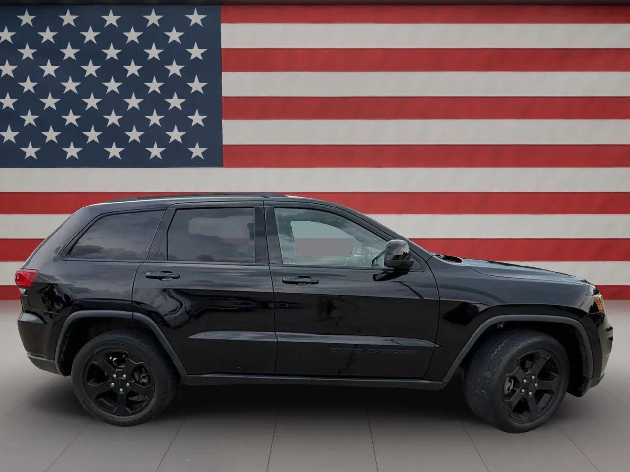 Used 2019 Jeep Grand Cherokee Laredo AWD/4WD image 8