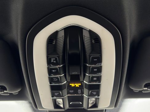 Used 2014 Porsche Cayenne image 31