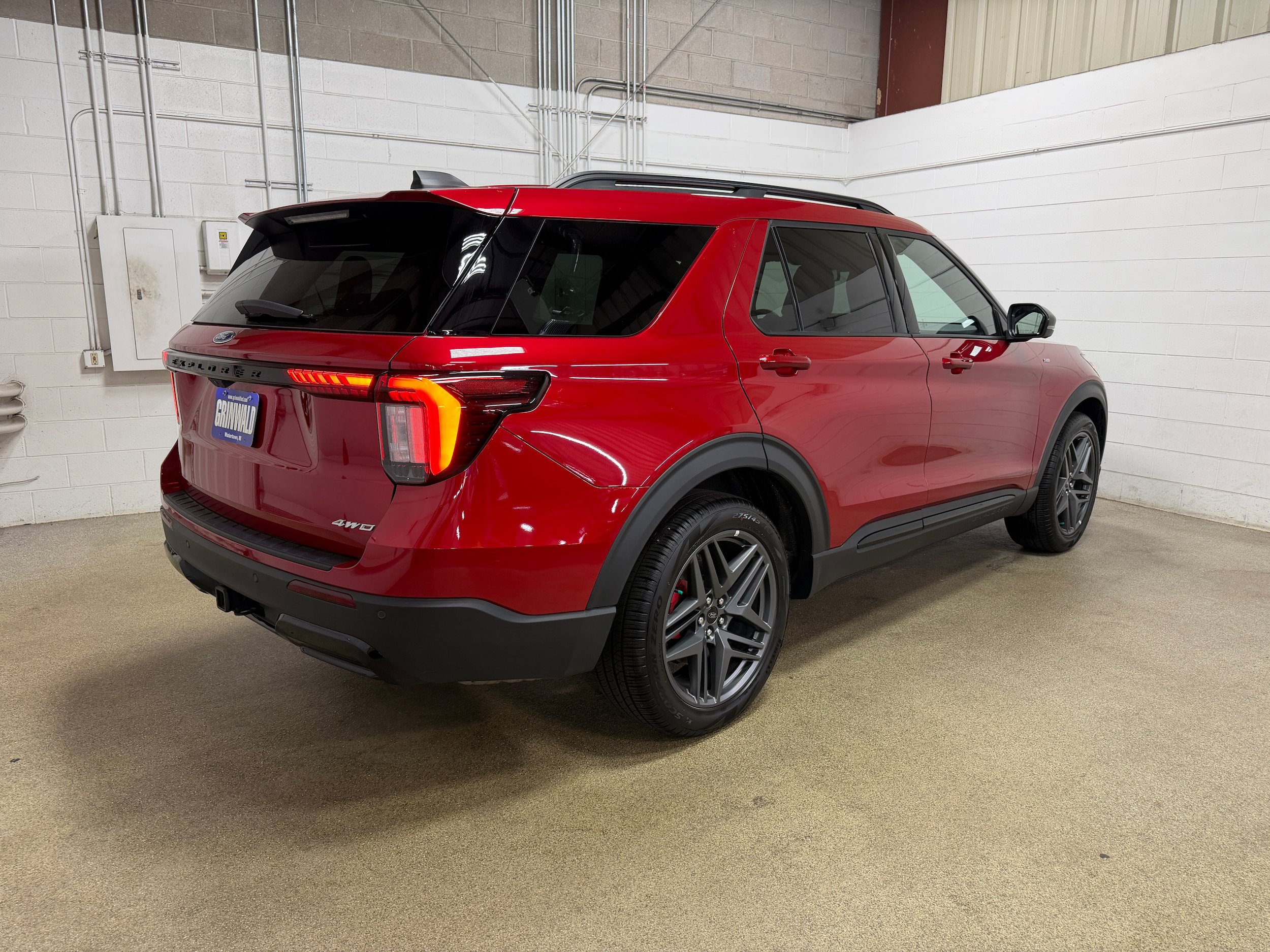 Used 2026 Ford Explorer ST-Line w/ ST-Line Street Pack AWD/4WD image 10