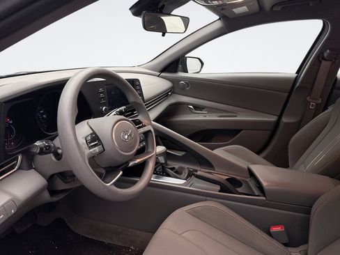 Used 2023 Hyundai Elantra SEL w/ Cargo Package image 8