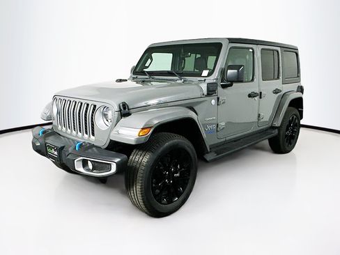 Used 2022 Jeep Wrangler Unlimited Sahara w/ Cold Weather Group AWD/4WD image 3