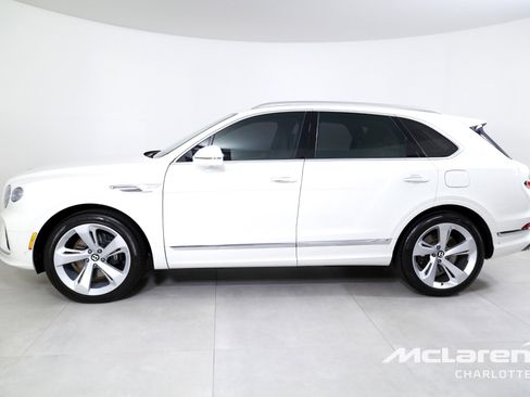 Used 2023 Bentley Bentayga Plug-In Hybrid image 5