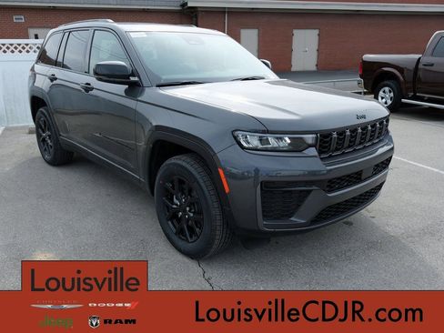 New 2026 Jeep Grand Cherokee Altitude AWD/4WD image 1