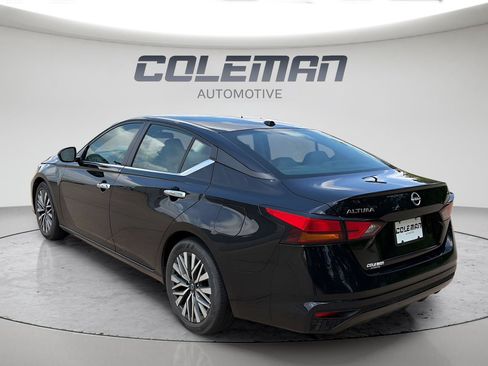 Used 2024 Nissan Altima 2.5 SV FWD image 3