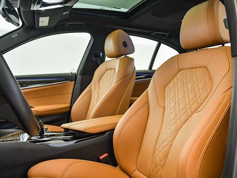 Certified 2022 BMW 530e w/ Premium Package image 19