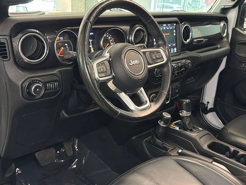 Used 2020 Jeep Wrangler Unlimited Sahara AWD/4WD image 17