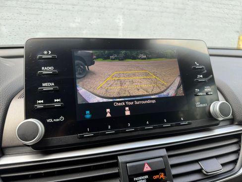 Used 2018 Honda Accord LX image 17