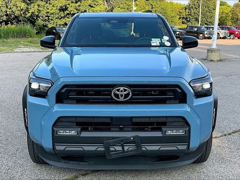 Certified 2025 Toyota 4Runner SR5 AWD/4WD image 2