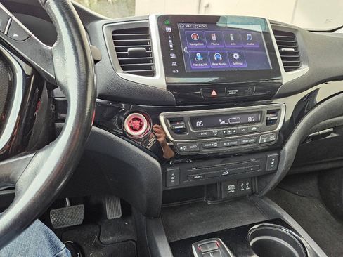 Used 2016 Honda Pilot Touring image 12