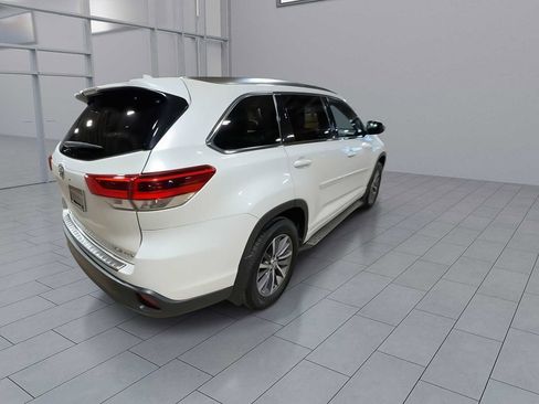 Used 2017 Toyota Highlander XLE w/ Protection Package #3 image 8
