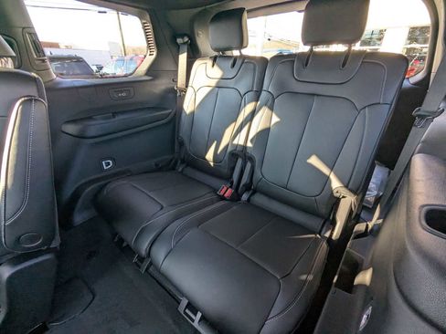 New 2025 Jeep Grand Cherokee L Limited w/ Black Appearance Package AWD/4WD image 20
