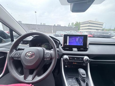 Used 2025 Toyota RAV4 XLE FWD image 17