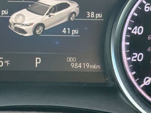 Used 2018 Toyota Camry XLE FWD image 24