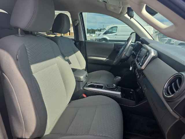 Used 2021 Toyota Tacoma SR5 w/ SR5 Appearance Package (SM) RWD image 11