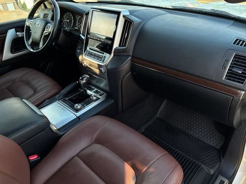 Used 2019 Toyota Land Cruiser AWD/4WD image 18