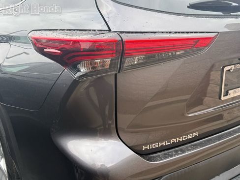 Used 2020 Toyota Highlander L image 9