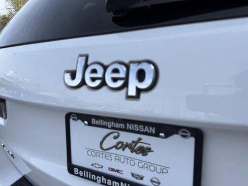 Used 2018 Jeep Grand Cherokee Laredo image 10