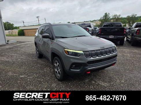 Used 2022 Jeep Compass Trailhawk w/ Trailhawk Elite Group AWD/4WD image 3